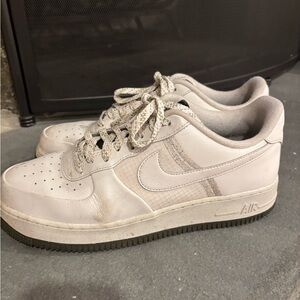 Nike Air Force 1 in Light Gray and White